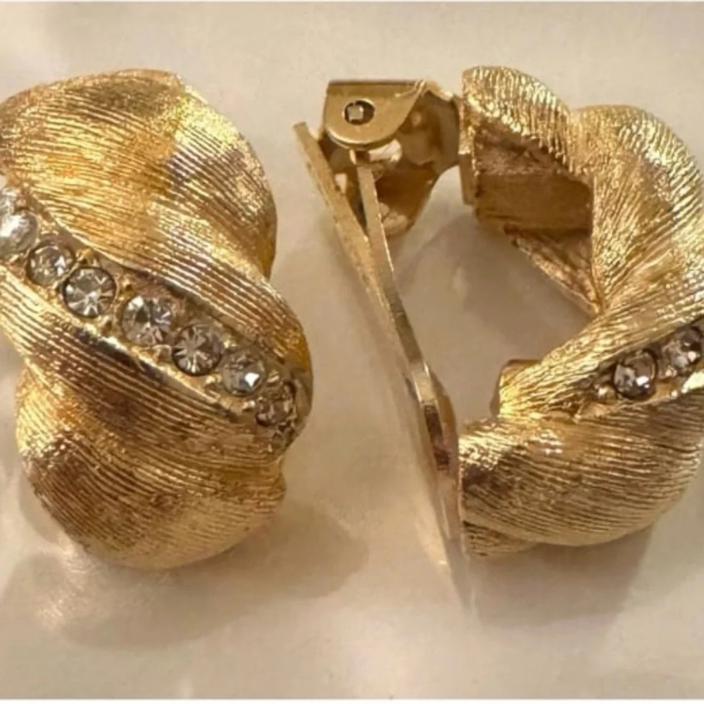 Vintage Christian Dior Gold Tone Rhinestone Clip - Picture 7 of 9